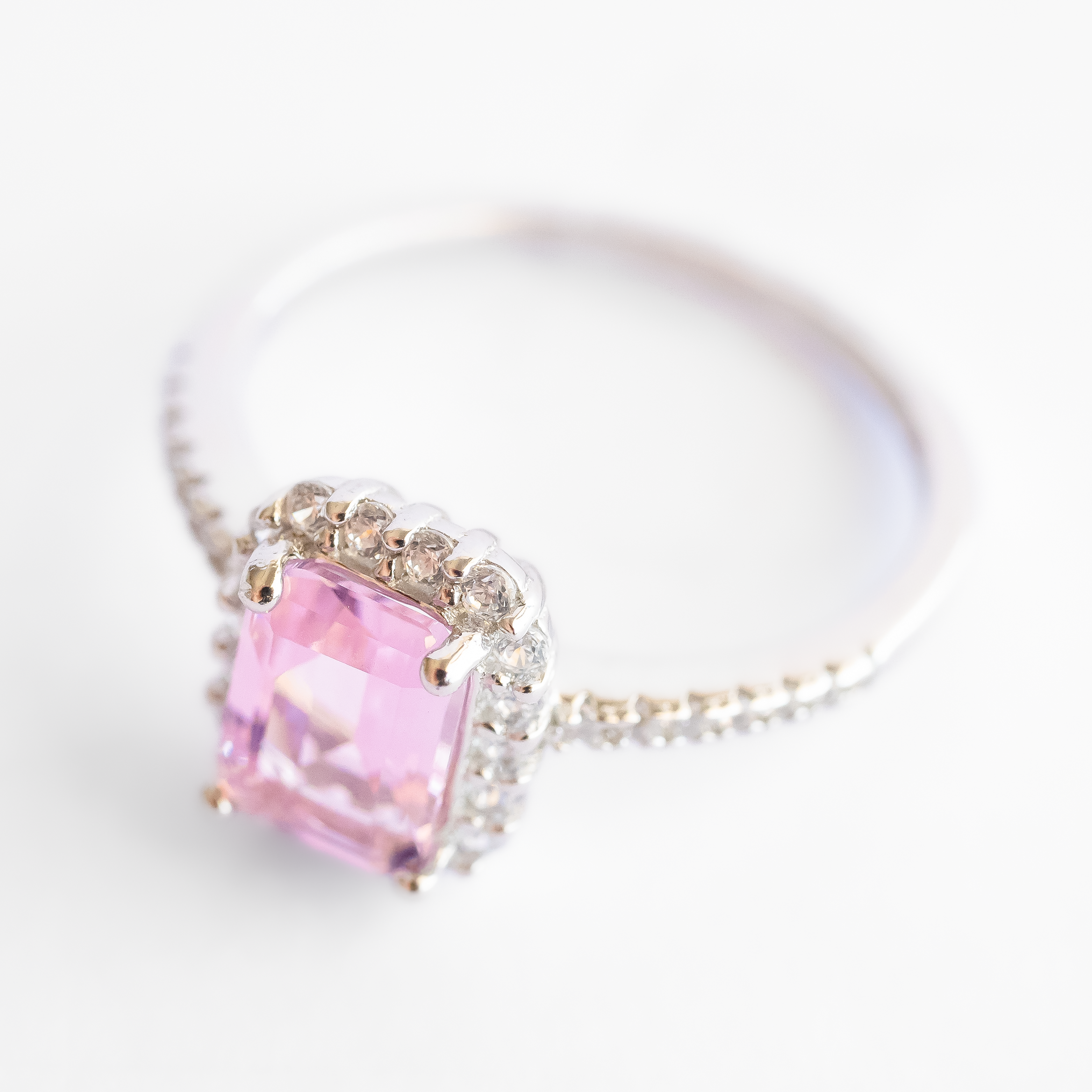 Anillo Viena Rosa Corte Baguette