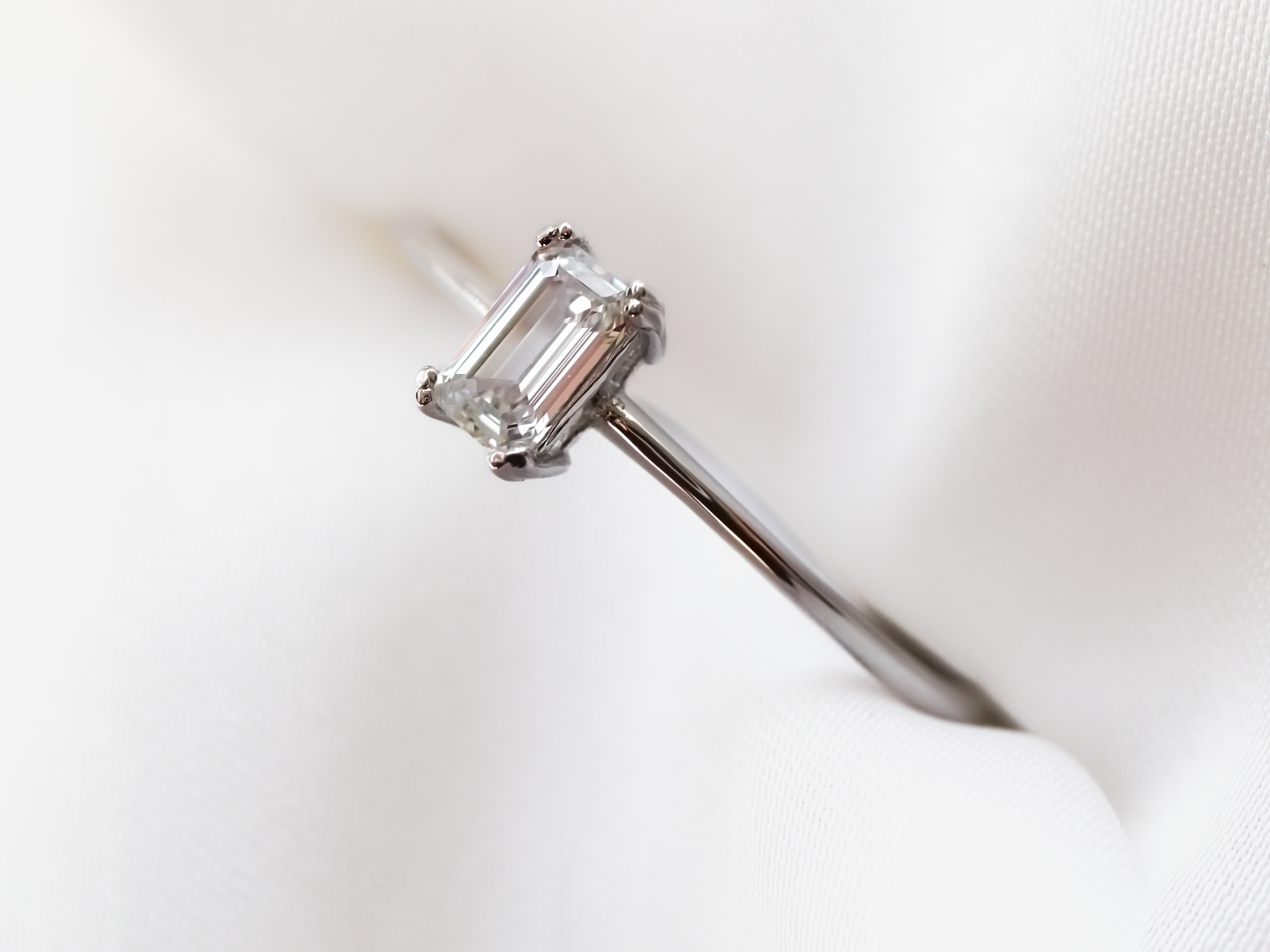 Anillo Petite Blanco con Zirconias AAAA de Mucha Plata México