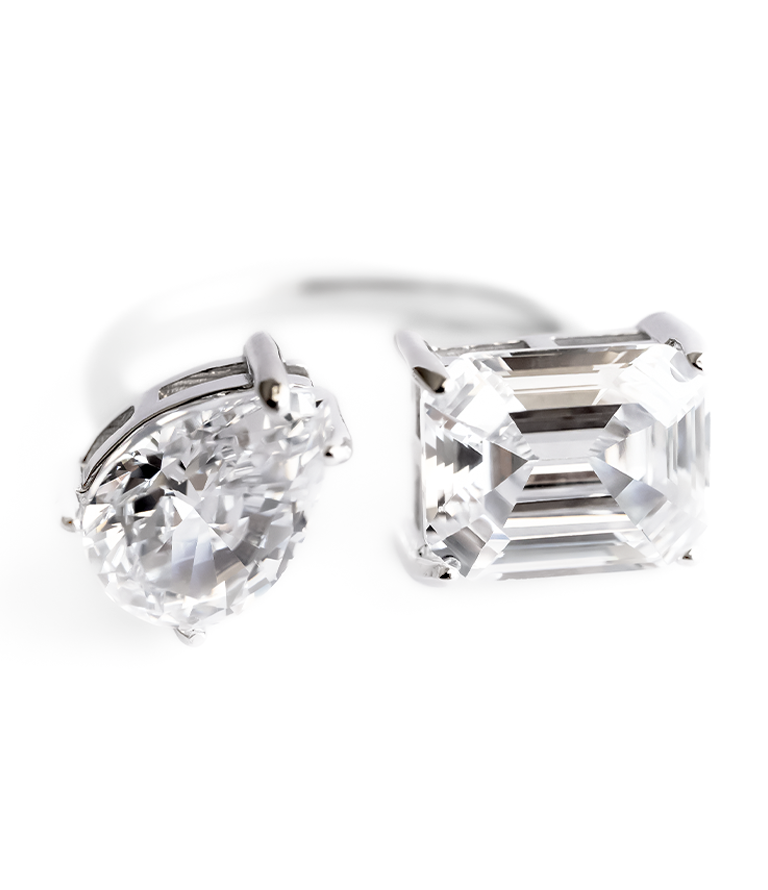 Anillo Grand Class de zirconias AAAA hecho de Plata .925