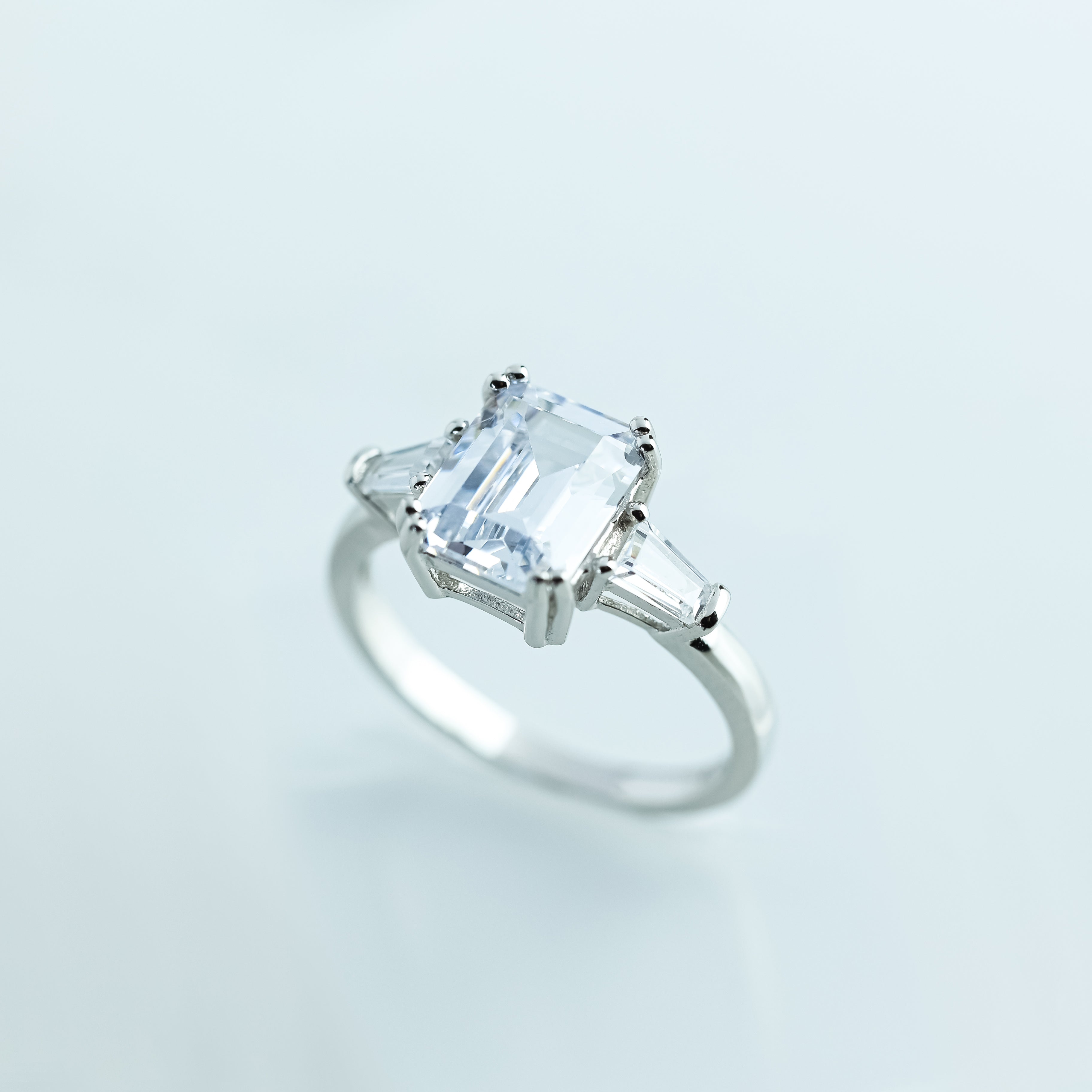Anillo Viena Rosa Corte Baguette